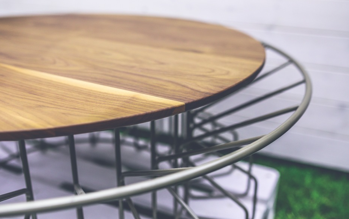 stolek dřevěný